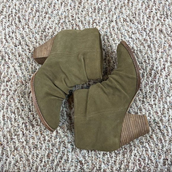 SPLENDID OLIVE GREEN SUEDE ANKLE BOOTIES - Picture 2 of 10
